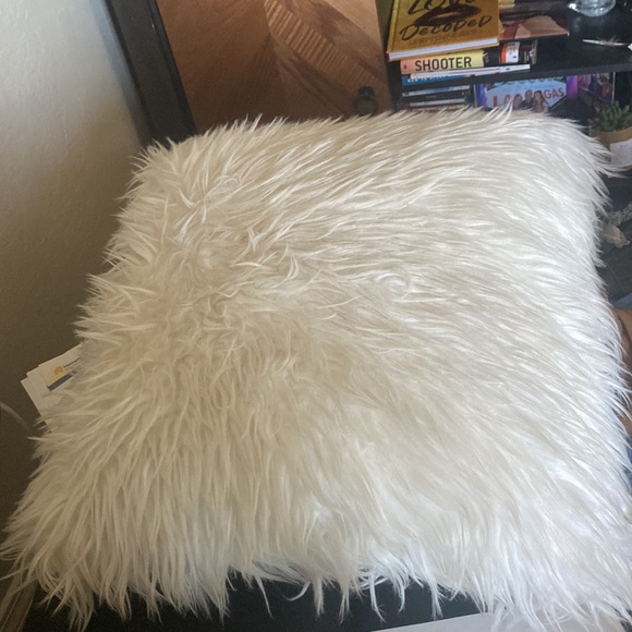 Ashley Furniture store Pillow super cute no flaws I have two of them - Picture 3 of 3